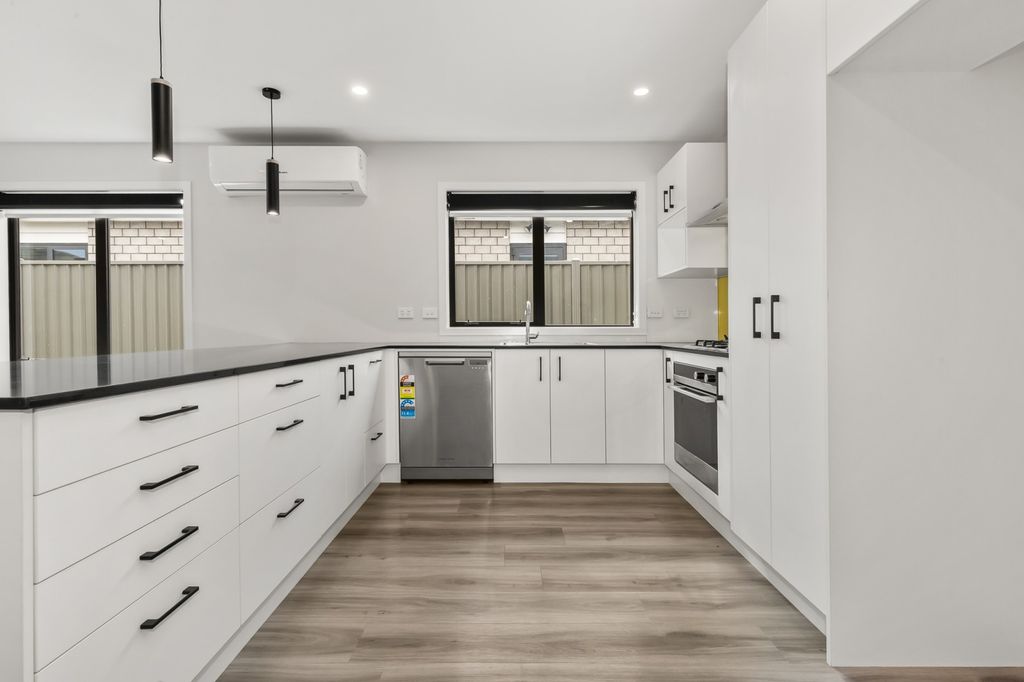 Single level living in popular Kenepuru 5