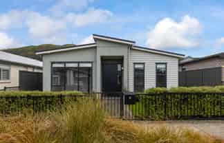 10 Pihoihoi Place, Porirua