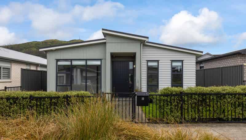 10 Pihoihoi Place, Porirua