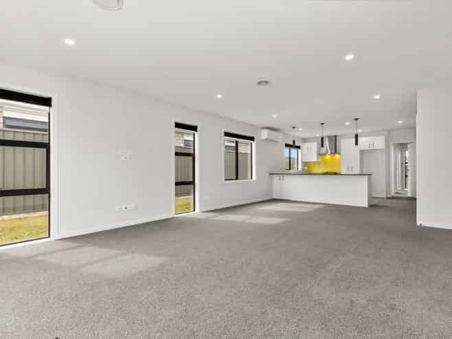 10 Pihoihoi Place, Porirua