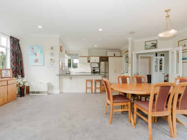 8 Sovereign Place, Rototuna North
