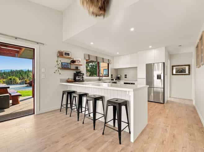 94 Hillview Road, Alexandra