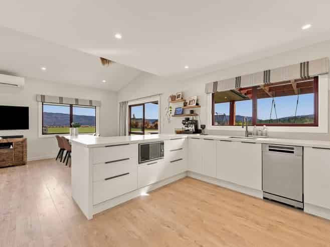 94 Hillview Road, Alexandra