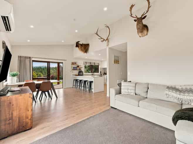 94 Hillview Road, Alexandra