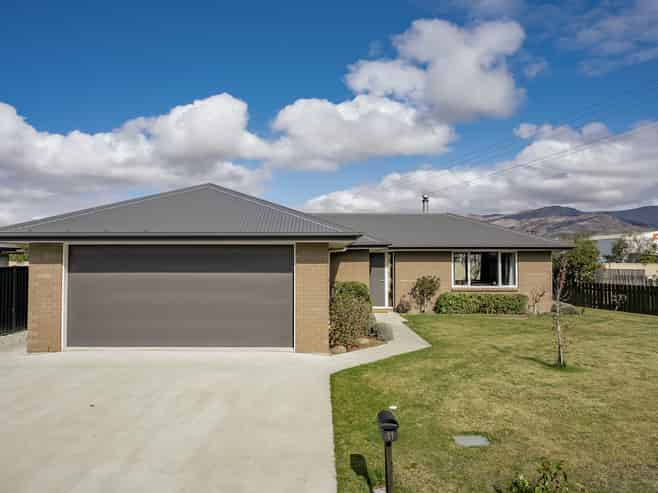 11 Phoenix Place, Cromwell