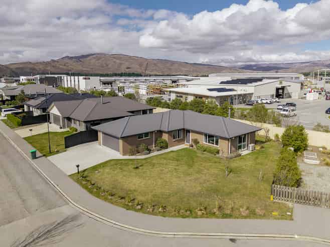 11 Phoenix Place, Cromwell