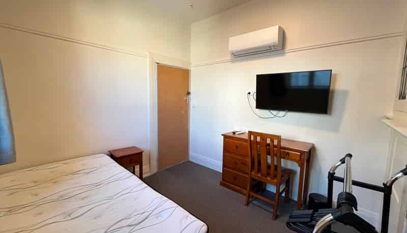 Room 3/ 9  Union Street, North Dunedin