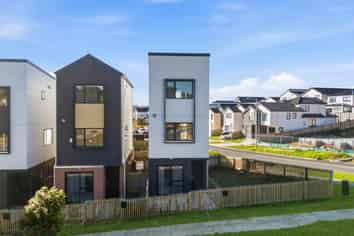 24 Vista Estate Boulevard, Flat Bush
