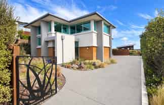 271 Cannon Hill Crescent, Mount Pleasant