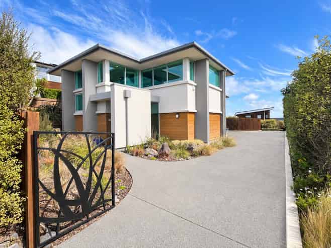 271 Cannon Hill Crescent, Mount Pleasant