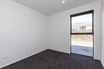 28F Sussex Street, Levin