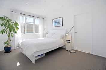 32 Holland Avenue, Point England