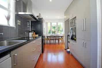 32 Holland Avenue, Point England