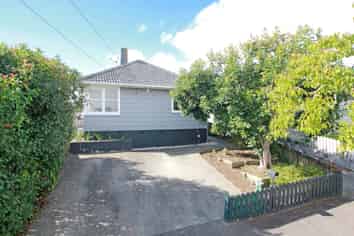 32 Holland Avenue, Point England