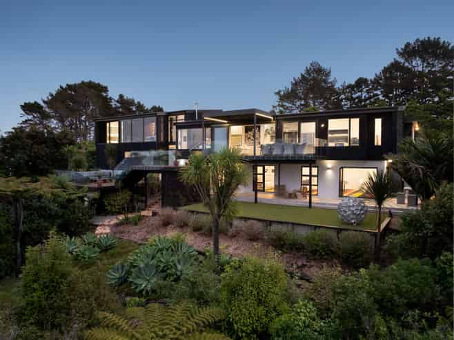 8 Saran Place, Hillsborough