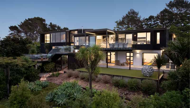 8 Saran Place, Hillsborough