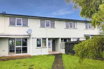 212 Anzac Parade, Whanganui East