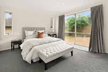 1/57 Whitford Road, Botany Downs