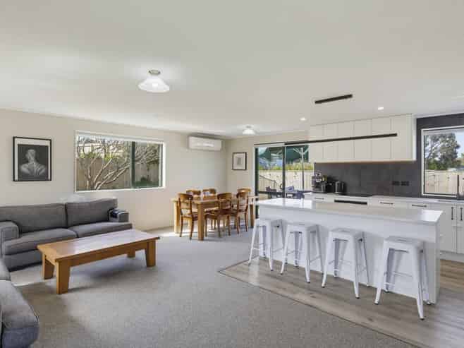 16B Karaka Street, Otaki Beach