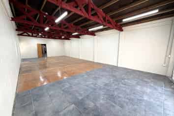 COMMERCIAL THAT IS PRICED TO SELL!