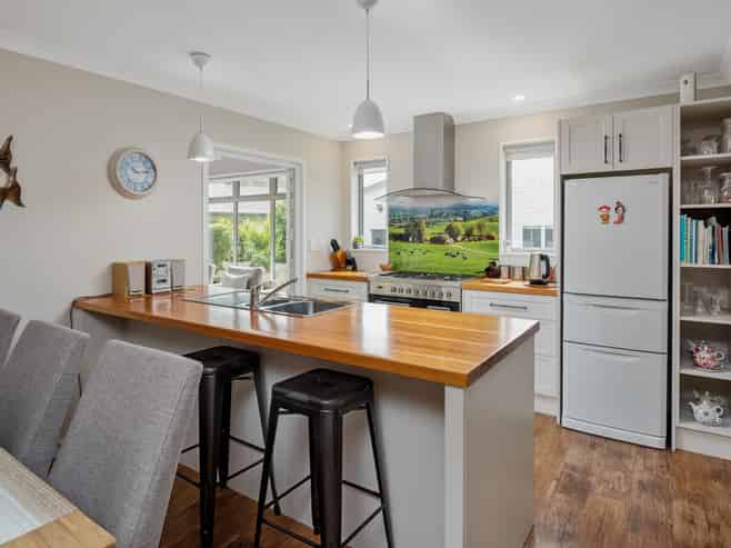 6 Huia Street, Waikawa