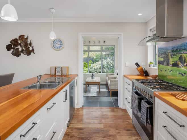 6 Huia Street, Waikawa
