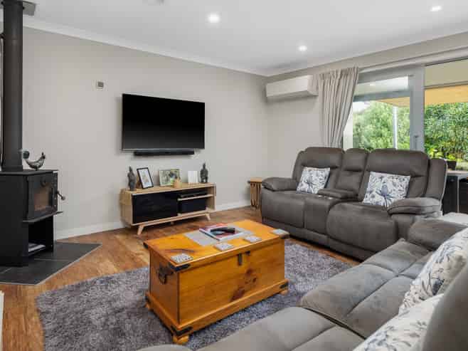 6 Huia Street, Waikawa