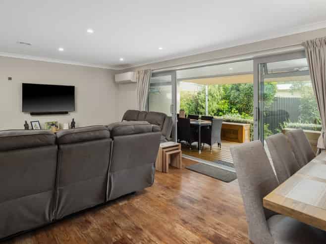 6 Huia Street, Waikawa