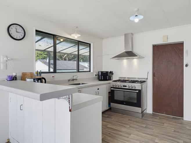 34 Treadwell Street, Springvale