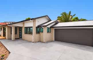33 Saralee Drive, Manurewa
