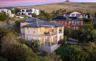 5 Signal Hill Road, Mount Pleasant