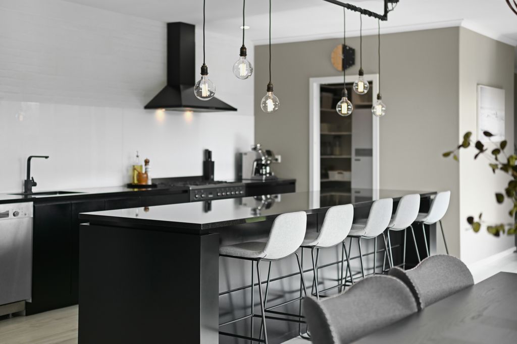 Space, Sunshine & Summer Living 5