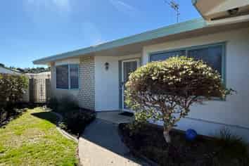 37 Aaron Place, Brookfield