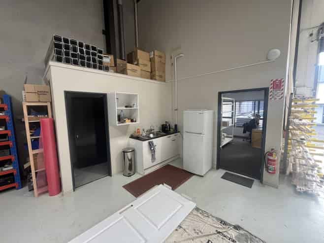 High warehouse ratio – 196sqm Albany industrial