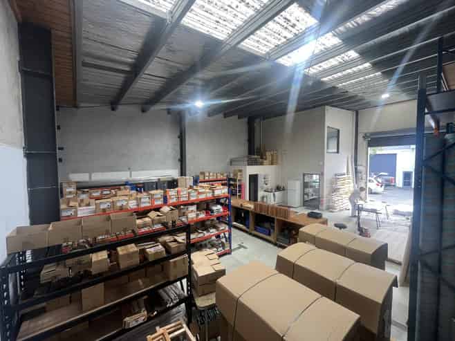 High warehouse ratio – 196sqm Albany industrial
