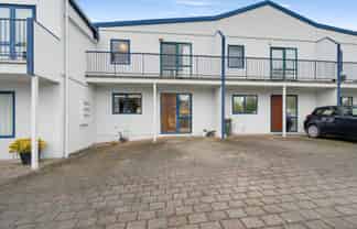 3/71 Fernhill Way, Oteha