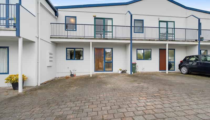 3/71 Fernhill Way, Oteha