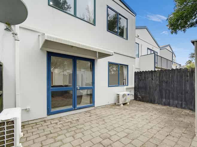 3/71 Fernhill Way, Oteha