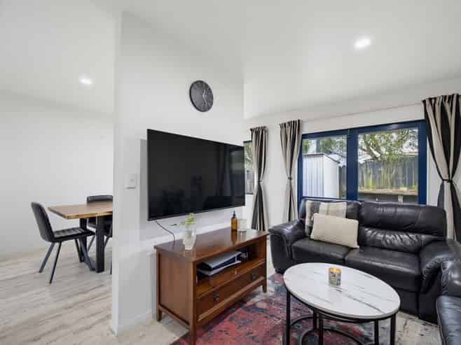 3/71 Fernhill Way, Oteha