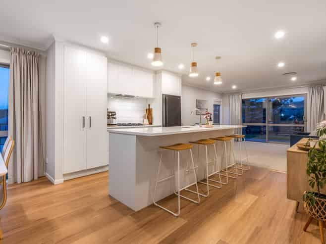 8 Hokioi Drive, Porirua