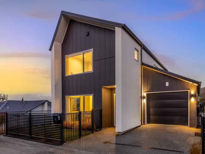 8 Hokioi Drive, Porirua