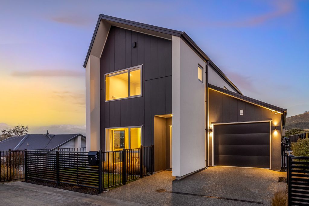 Sun, space and style | A modern Kenepuru gem 1
