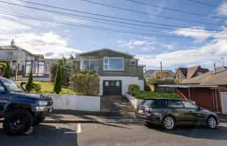 40 Preston Crescent, Belleknowes