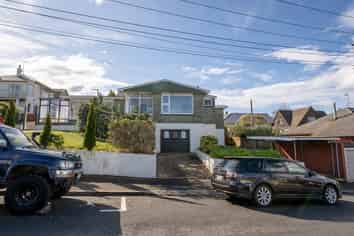 40 Preston Crescent, Belleknowes