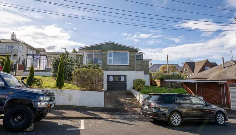40 Preston Crescent, Belleknowes