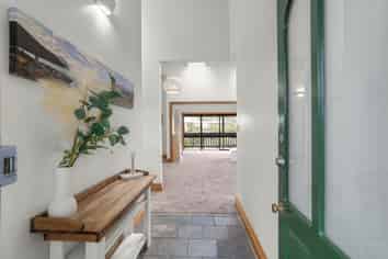 7 Kekeno Grove, Tirohanga