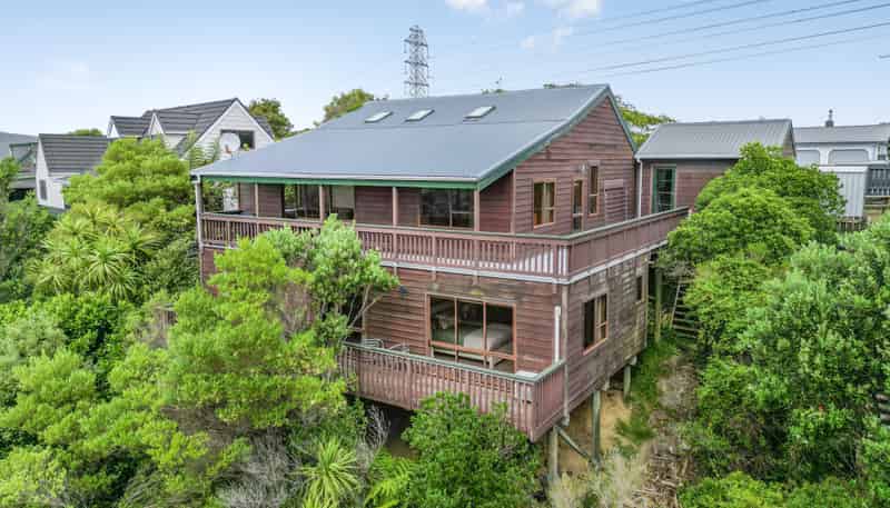 7 Kekeno Grove, Tirohanga