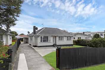 11 Awatere Street, Clover Park
