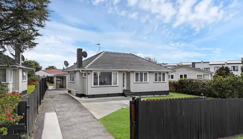 11 Awatere Street, Clover Park