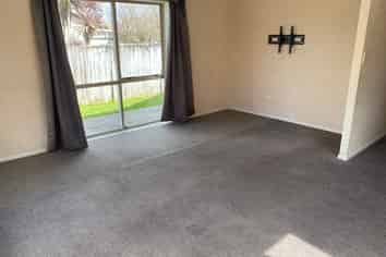97B Lake Crescent, Hamilton Lake